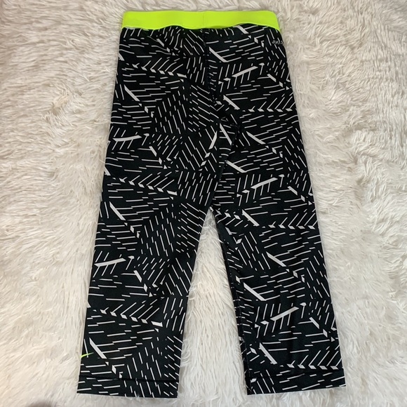 Nike Pro Black, White & Neon Green Geometric Print Cropped Leggings - Picture 5 of 8